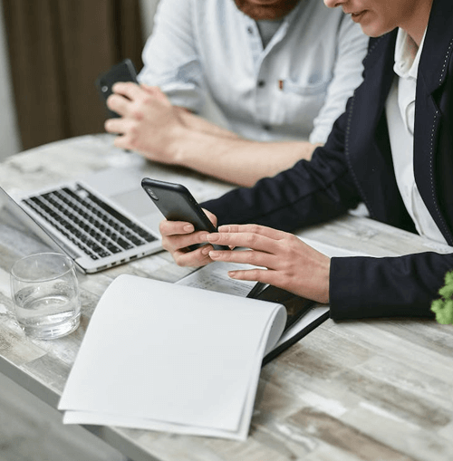 Instant +9B Feron illustrazione del team di supporto